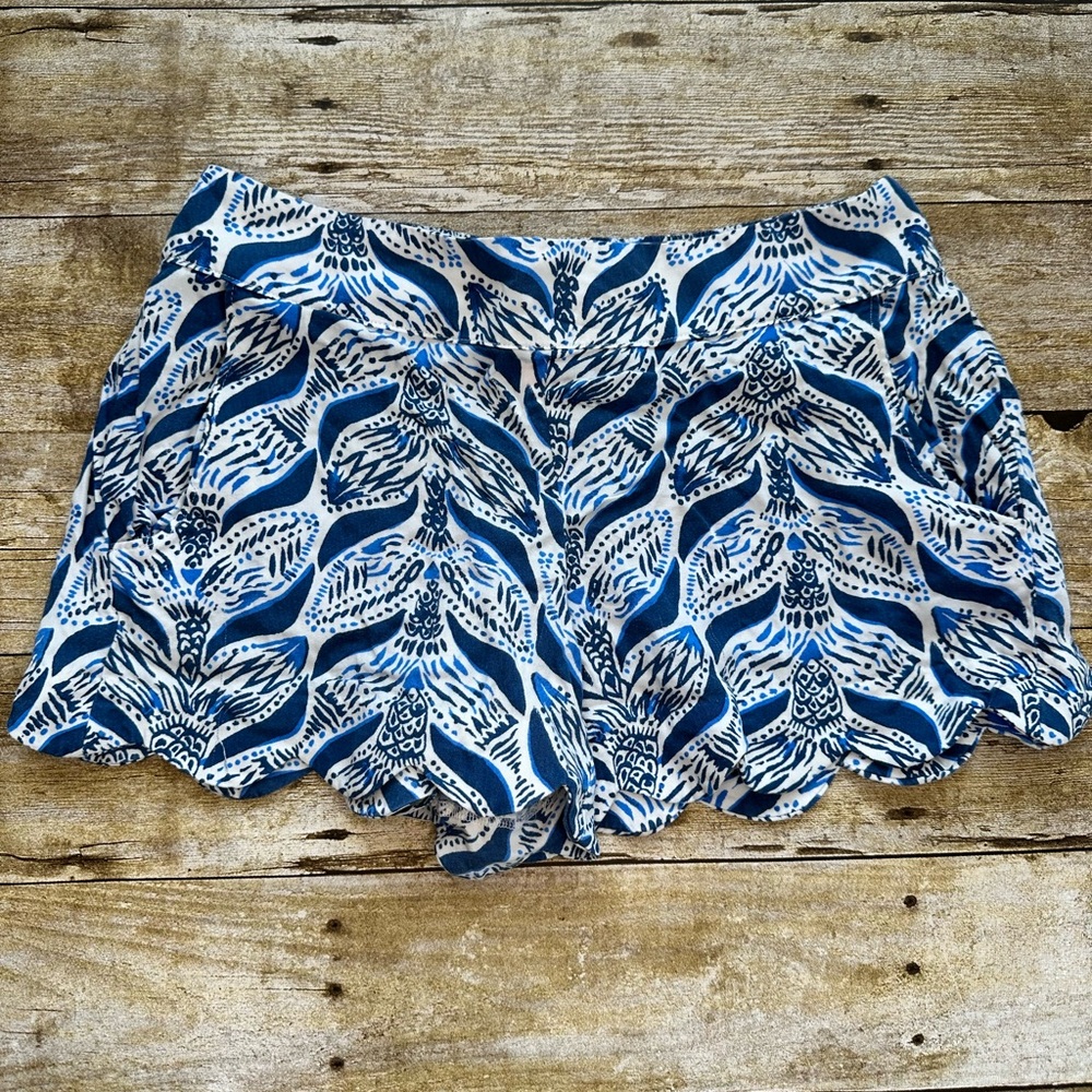 Lilly Pulitzer Blue and White Shorts Small